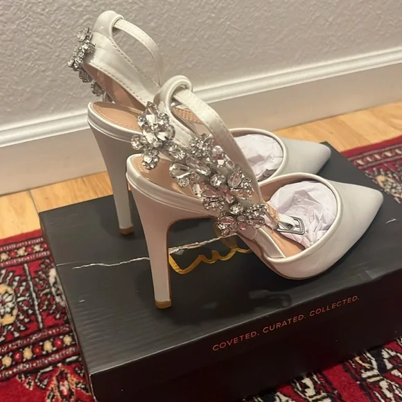 Brand new lulu’s white size 5.5 heels never been worn - Picture 3 of 3